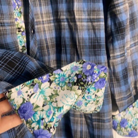 New shirt! Unisex plaid.  Skulls - Picture 4 of 5